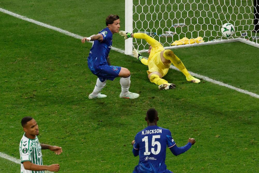 这是真爱，一阿根廷球迷带了50美元，一路搭顺风车去巴西客场