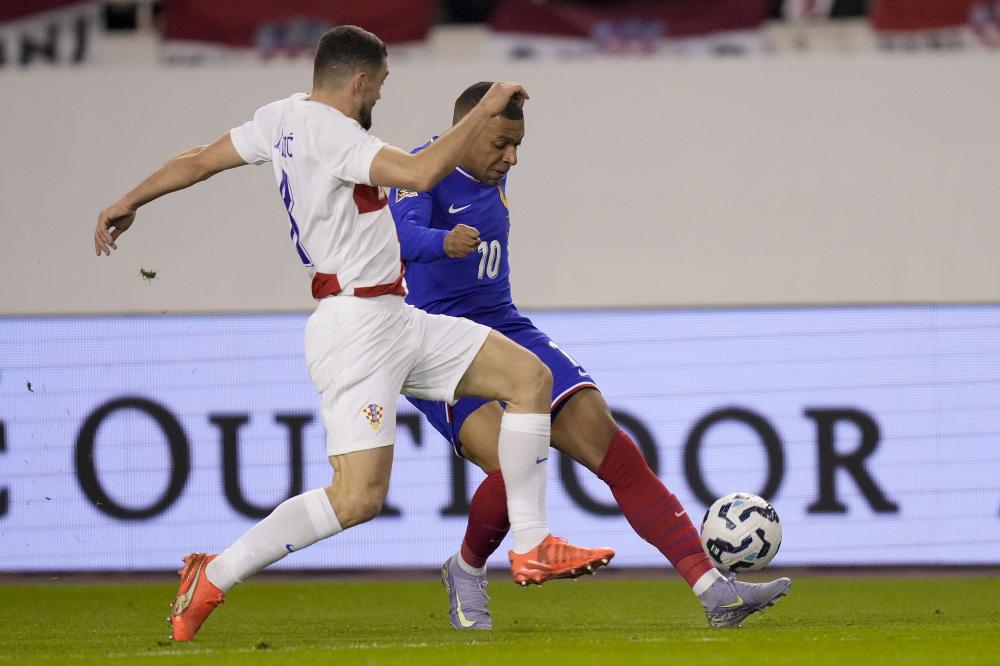 官方：马特拉齐、卡伦布等将担任世预赛附加赛抽签嘉宾