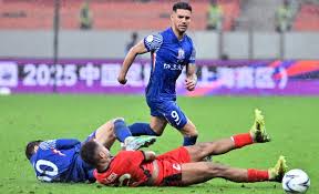 霍伊伦德：从曼联到那不勒斯的传奇转变